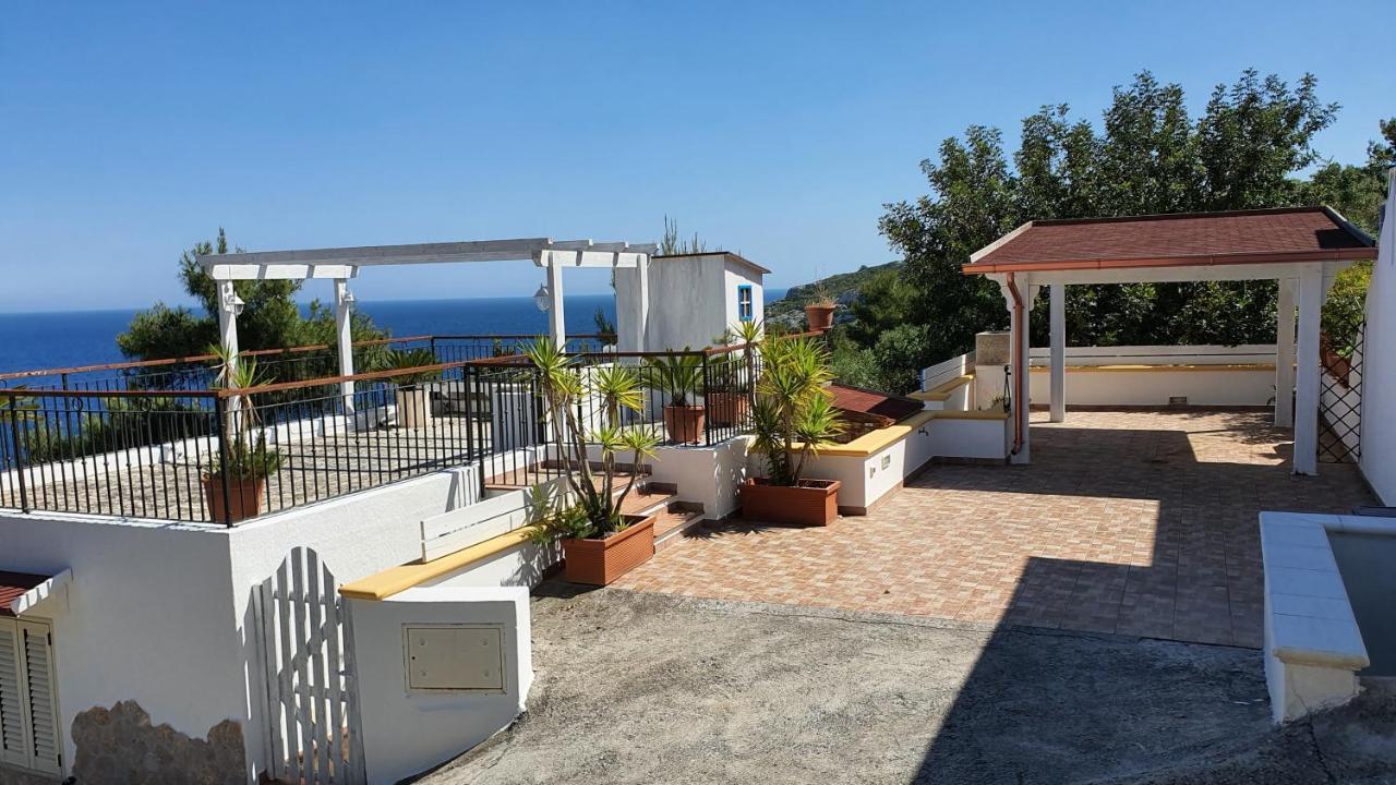 Casa Vacanze "Il Carrubo" Gagliano del Capo Exterior photo